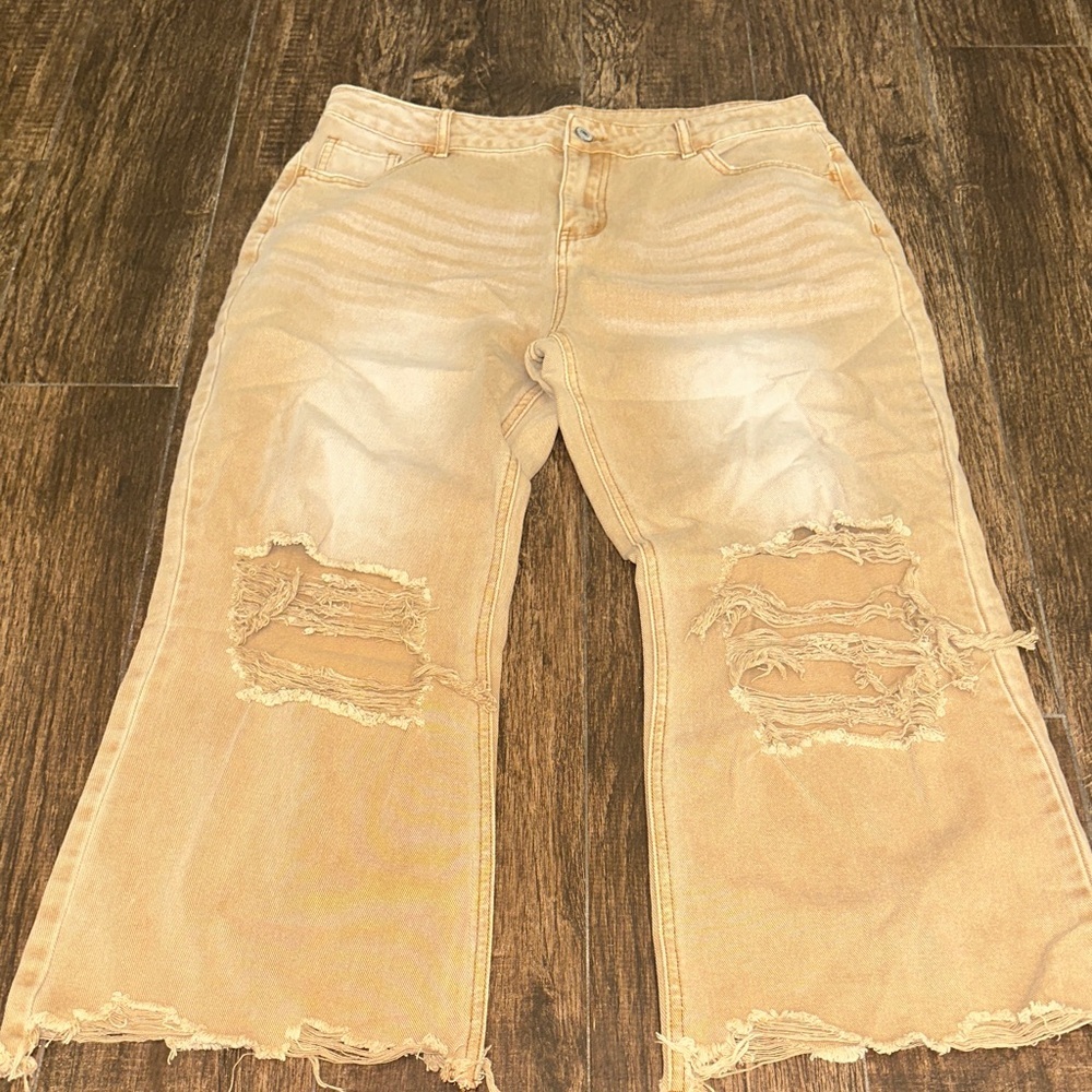 Distressed Tan Women cropped Jeans